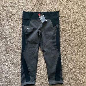 Under Armour crop compression heat gear